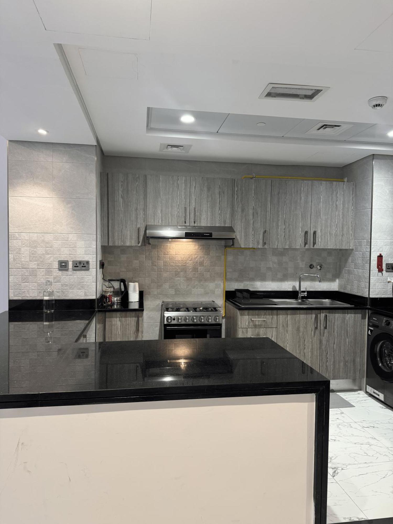 Luxury 1br Apartment, Yas Island Alzeina ,near F1 Circuit *