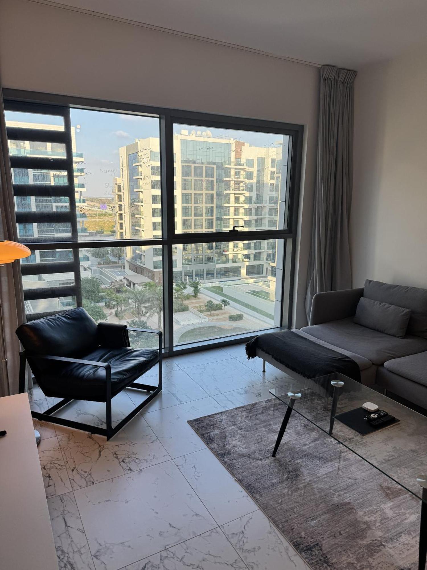 Luxury 1br Apartment, Yas Island Alzeina ,near F1 Circuit