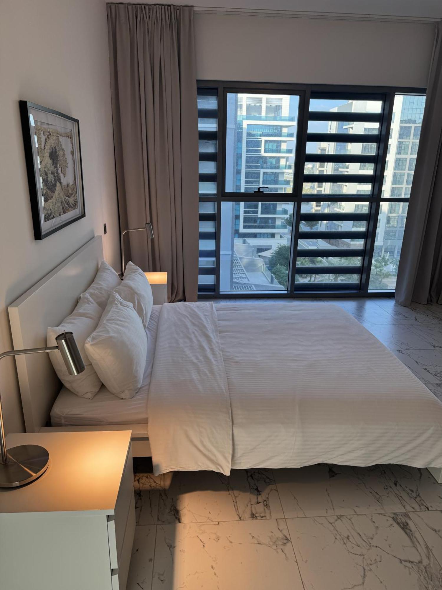 Luxury 1br Apartment, Yas Island Alzeina ,near F1 Circuit