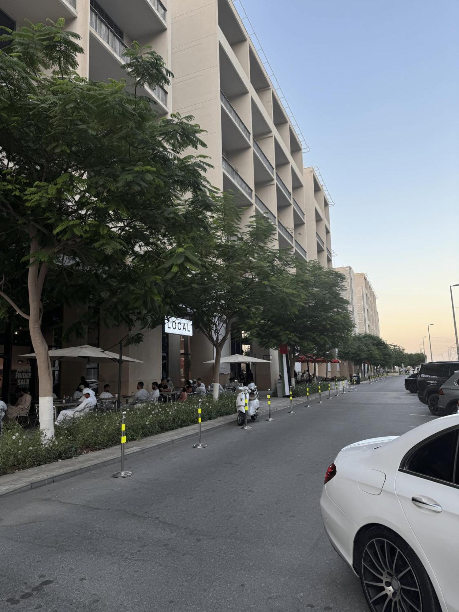 Luxury 1br Apartment, Yas Island Alzeina ,near F1 Circuit *