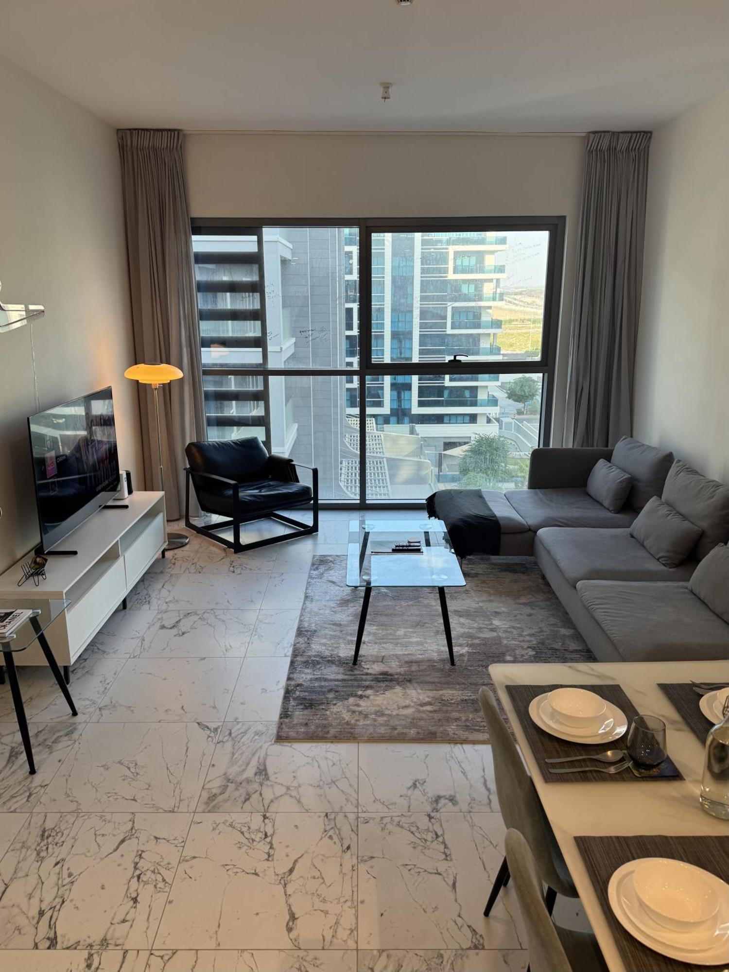 Luxury 1br Apartment, Yas Island Alzeina ,near F1 Circuit Appartement
