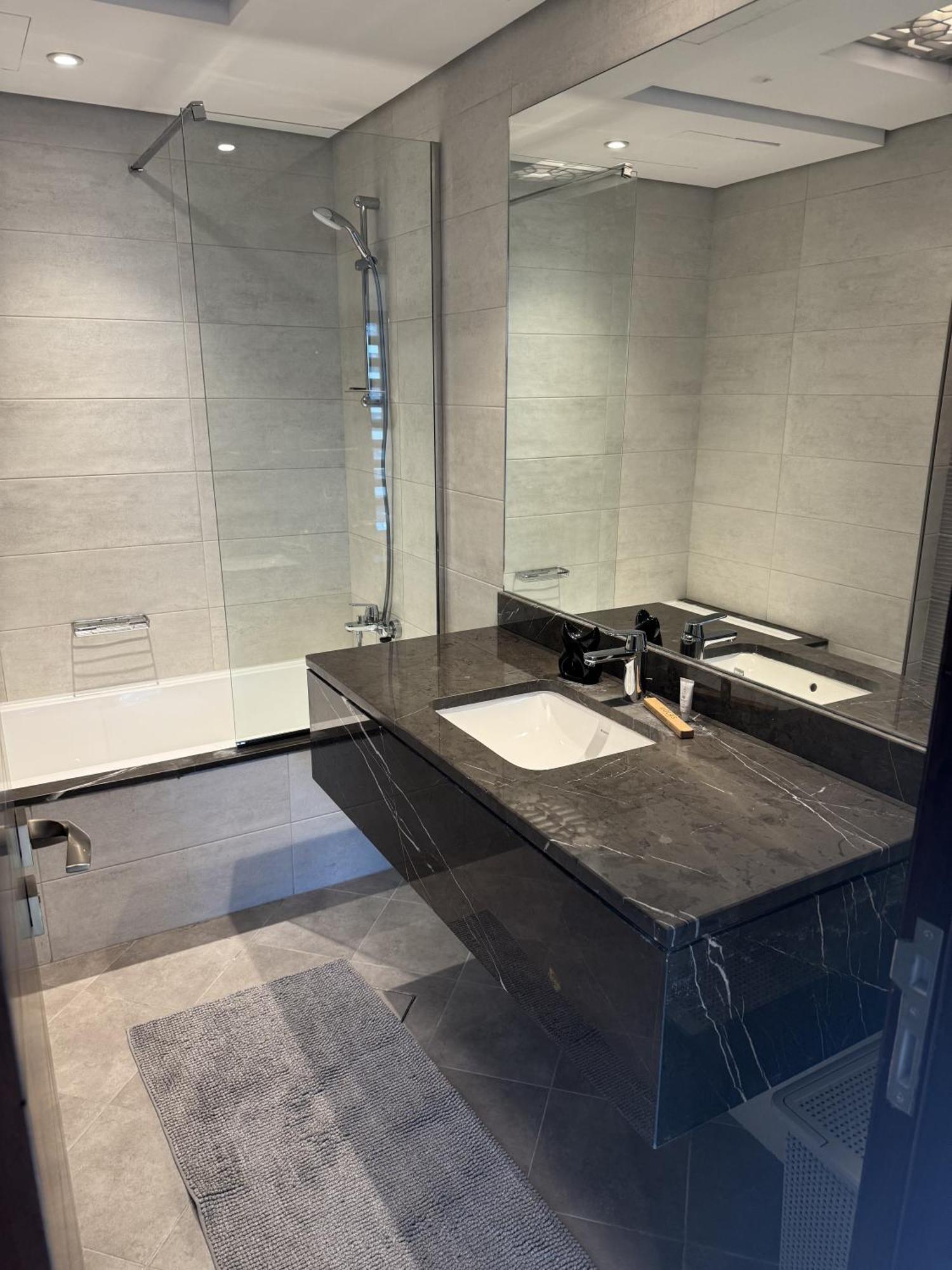Luxury 1br Apartment, Yas Island Alzeina ,near F1 Circuit Appartement Abou Dabi